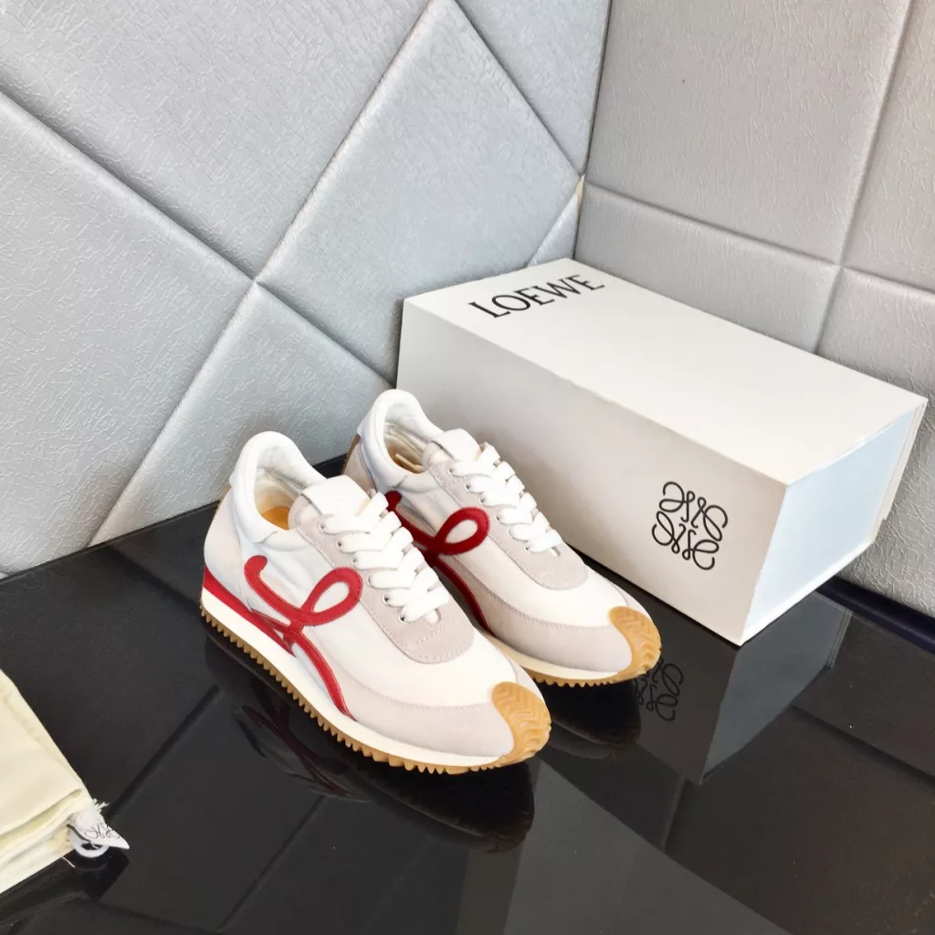 LOEWE Loewe Agam shoes 2021 early spring new casual sports shoes men and women code couple models<br>Material: suede cowhide + parachute waterproof cloth + first layer of cowhide<br>Lining: cowhide + cowhide cushion foot<br>Size: 35-44<br>Full set of packaging, counter the latest high-end flip-flop magnet box