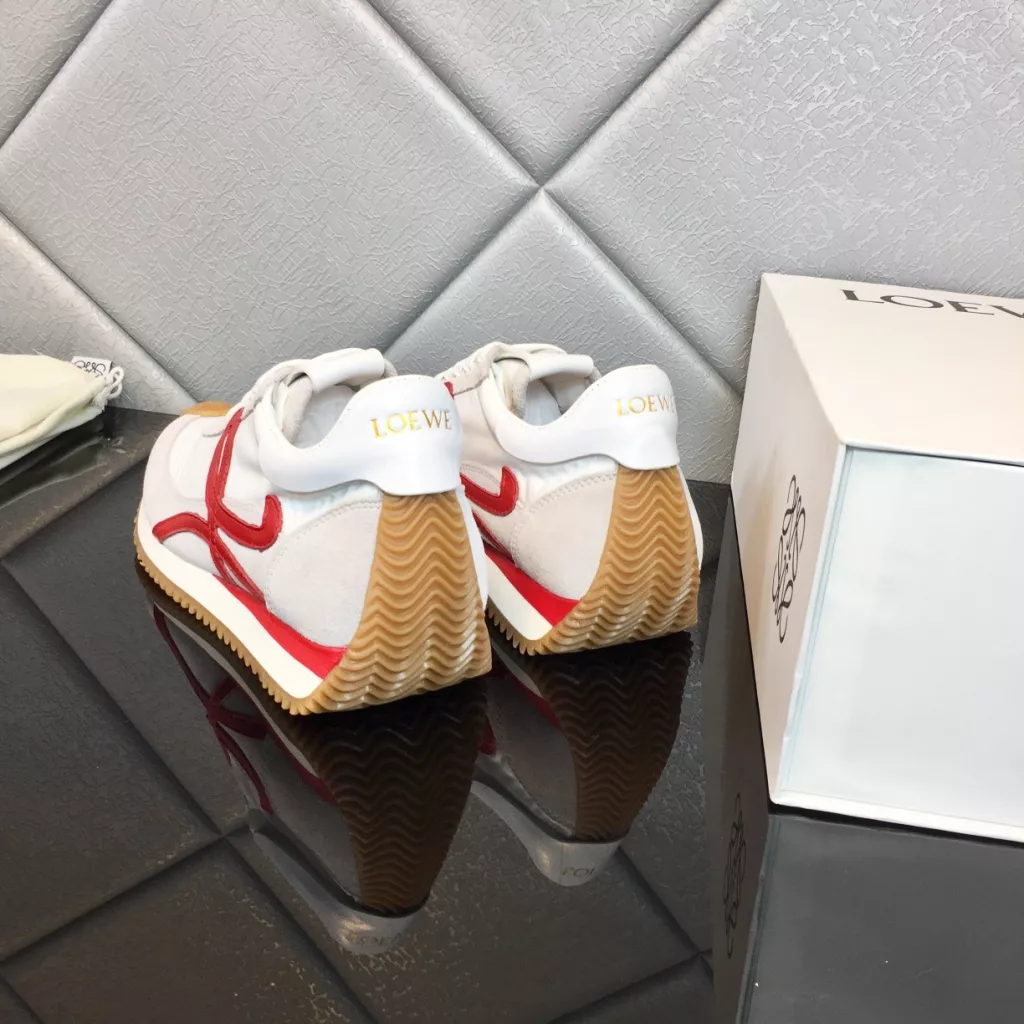 LOEWE Loewe Agam shoes 2021 early spring new casual sports shoes men and women code couple models<br>Material: suede cowhide + parachute waterproof cloth + first layer of cowhide<br>Lining: cowhide + cowhide cushion foot<br>Size: 35-44<br>Full set of packaging, counter the latest high-end flip-flop magnet box