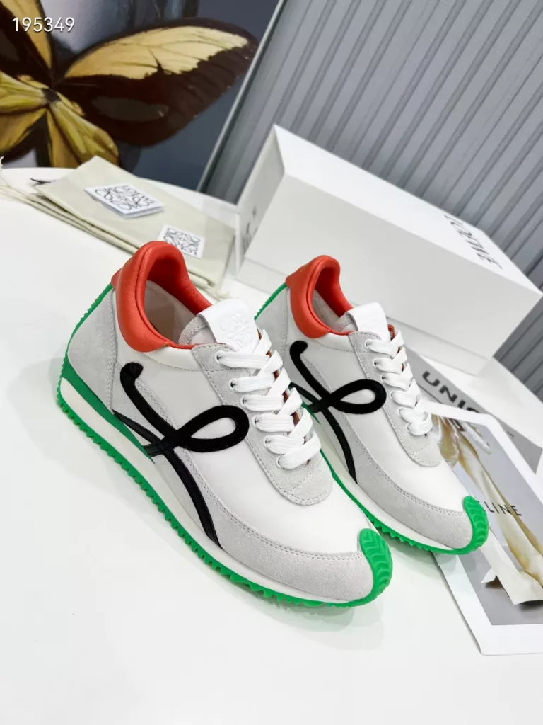 Loewe22s early spring models open up the German training shoes<br>Minimalist style Agam sneakers<br>Original purchase development packaging are consistent with the original version of the code 35-39