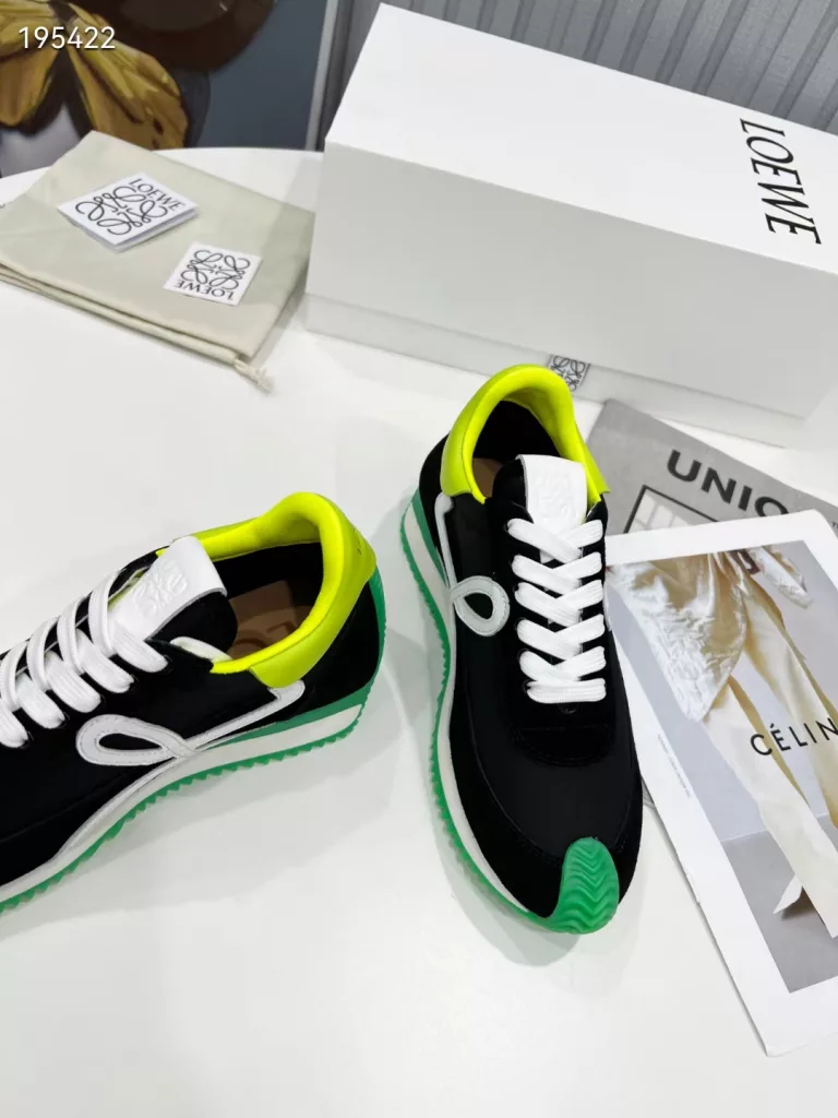 Loewe22s early spring models open up the German training shoes<br>Minimalist style Agam sneakers<br>Original purchase development packaging are consistent with the original version of the code 35-39