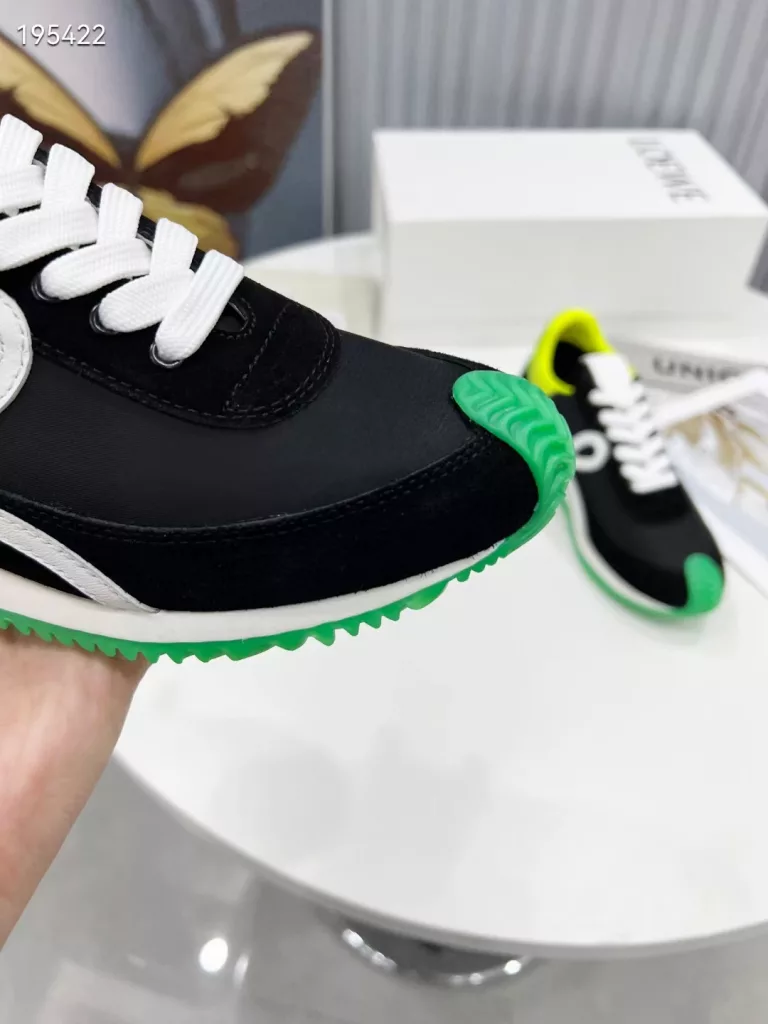 Loewe22s early spring models open up the German training shoes<br>Minimalist style Agam sneakers<br>Original purchase development packaging are consistent with the original version of the code 35-39