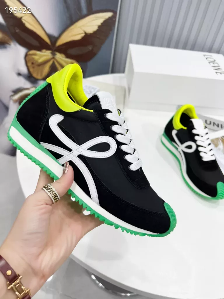 Loewe22s early spring models open up the German training shoes<br>Minimalist style Agam sneakers<br>Original purchase development packaging are consistent with the original version of the code 35-39