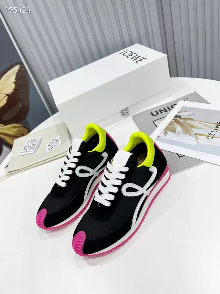 Loewe22s early spring models open up the German training shoes<br>Minimalist style Agam sneakers<br>Original purchase development packaging are consistent with the original version of the code 35-39