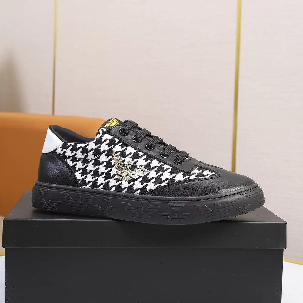 Armani's latest models are carefully crafted to explode the scene! Continuous innovation of the international brand This men's four-season models of casual shoes, the original version, the counter one to one plus brand-specific materials, breathable and comfortable to speak of quality 👄 Code: 38-44 A large number of spot supply