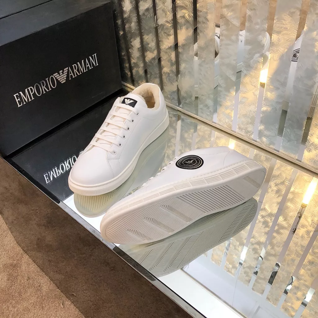 [Armani-Armani] 2019 new casual high-top men's shoes, new fall and winter models design, perfect workmanship, lace-up loafers to create a loaded cabinet quality, the original imported first layer of brushed leather with private mold exclusive open mold Armani logo, sheepskin lining soft and comfortable, rubber wear-resistant outsole, fashion men's shoes, Zhao code 38 - 44.