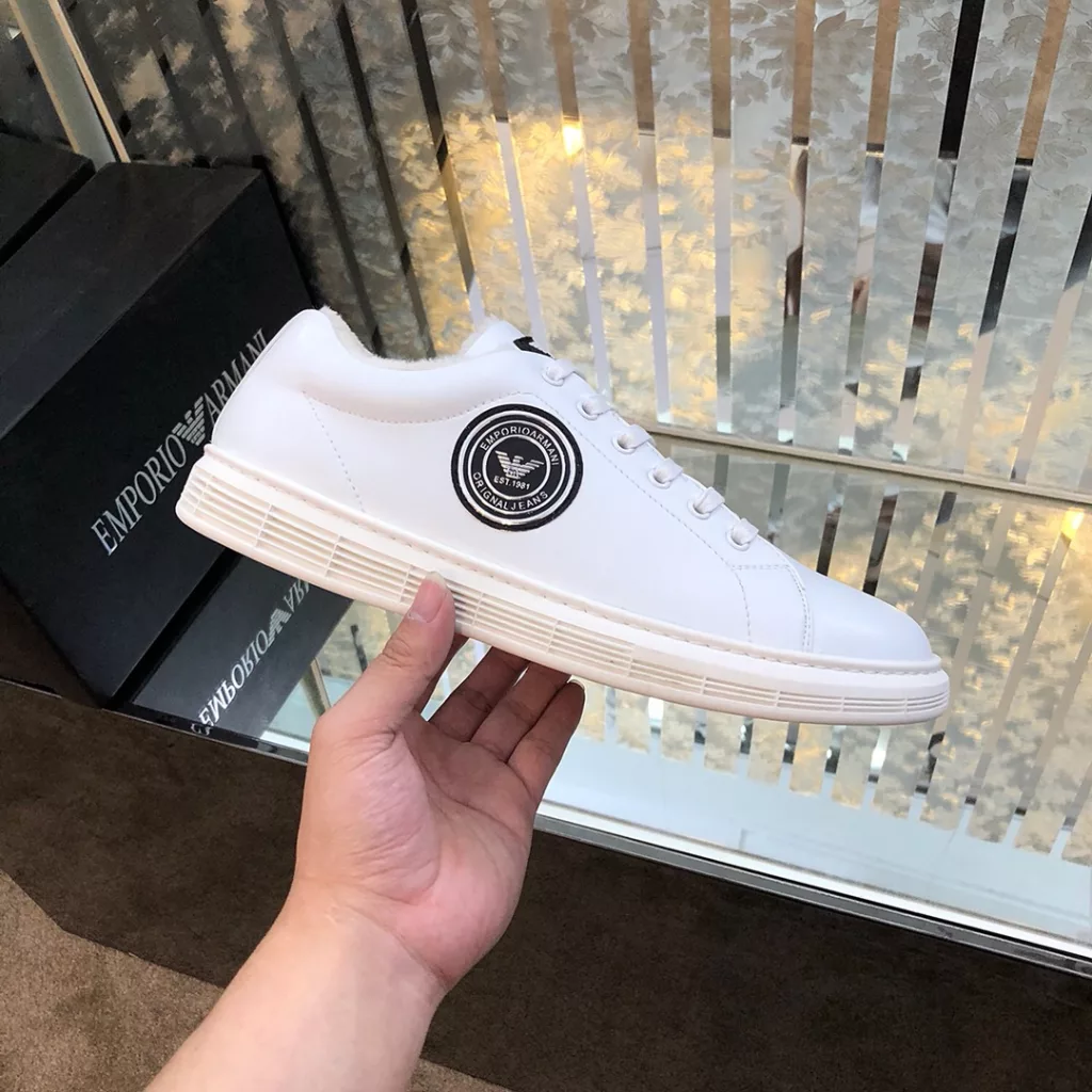 [Armani-Armani] 2019 new casual high-top men's shoes, new fall and winter models design, perfect workmanship, lace-up loafers to create a loaded cabinet quality, the original imported first layer of brushed leather with private mold exclusive open mold Armani logo, sheepskin lining soft and comfortable, rubber wear-resistant outsole, fashion men's shoes, Zhao code 38 - 44.