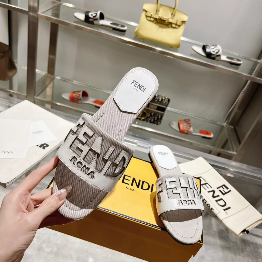 FENDI Signature Sandals 23 spring and summer new color scheme renewal environmental concept more use of woven materials textile fabric sheepskin inside