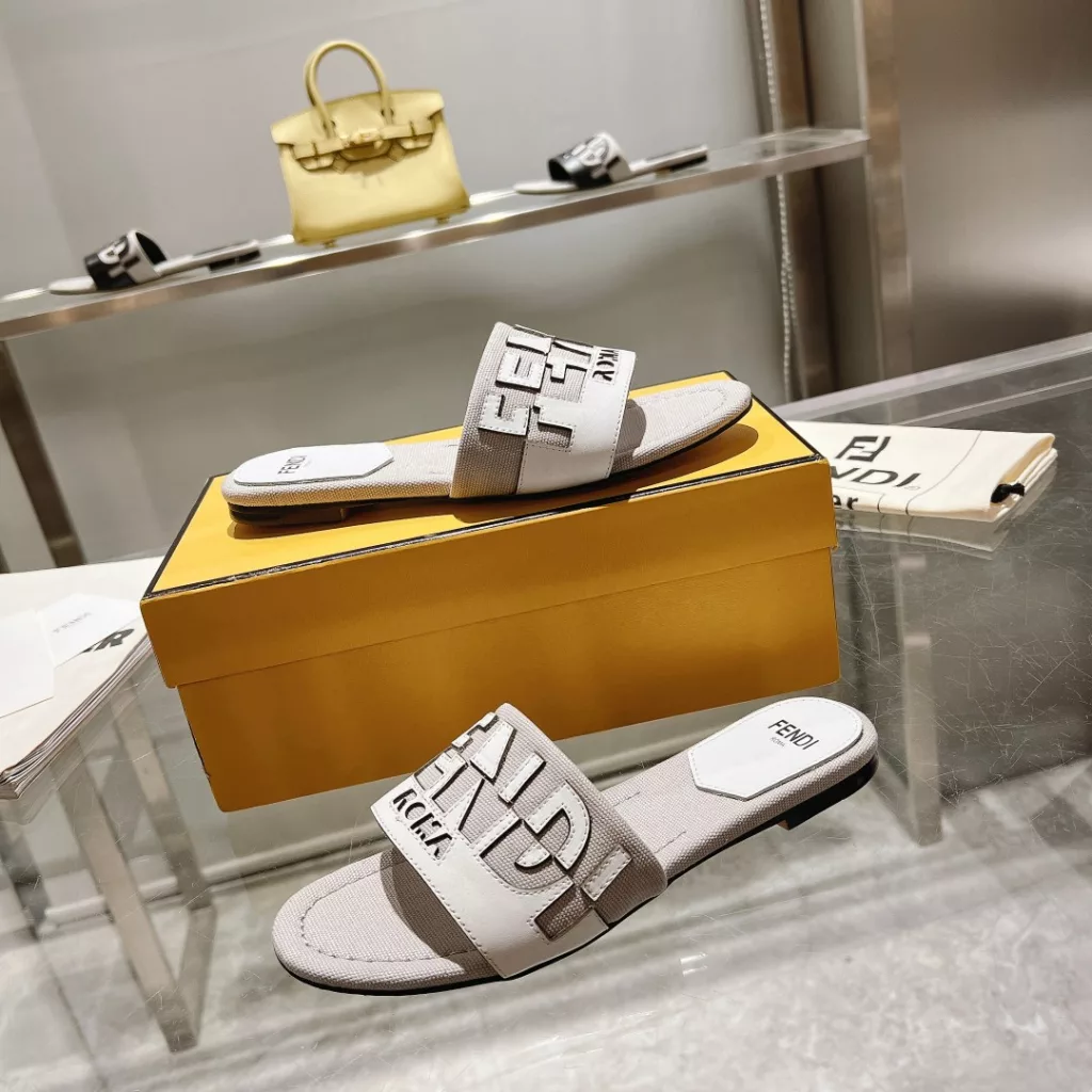 FENDI Signature Sandals 23 spring and summer new color scheme renewal environmental concept more use of woven materials textile fabric sheepskin inside