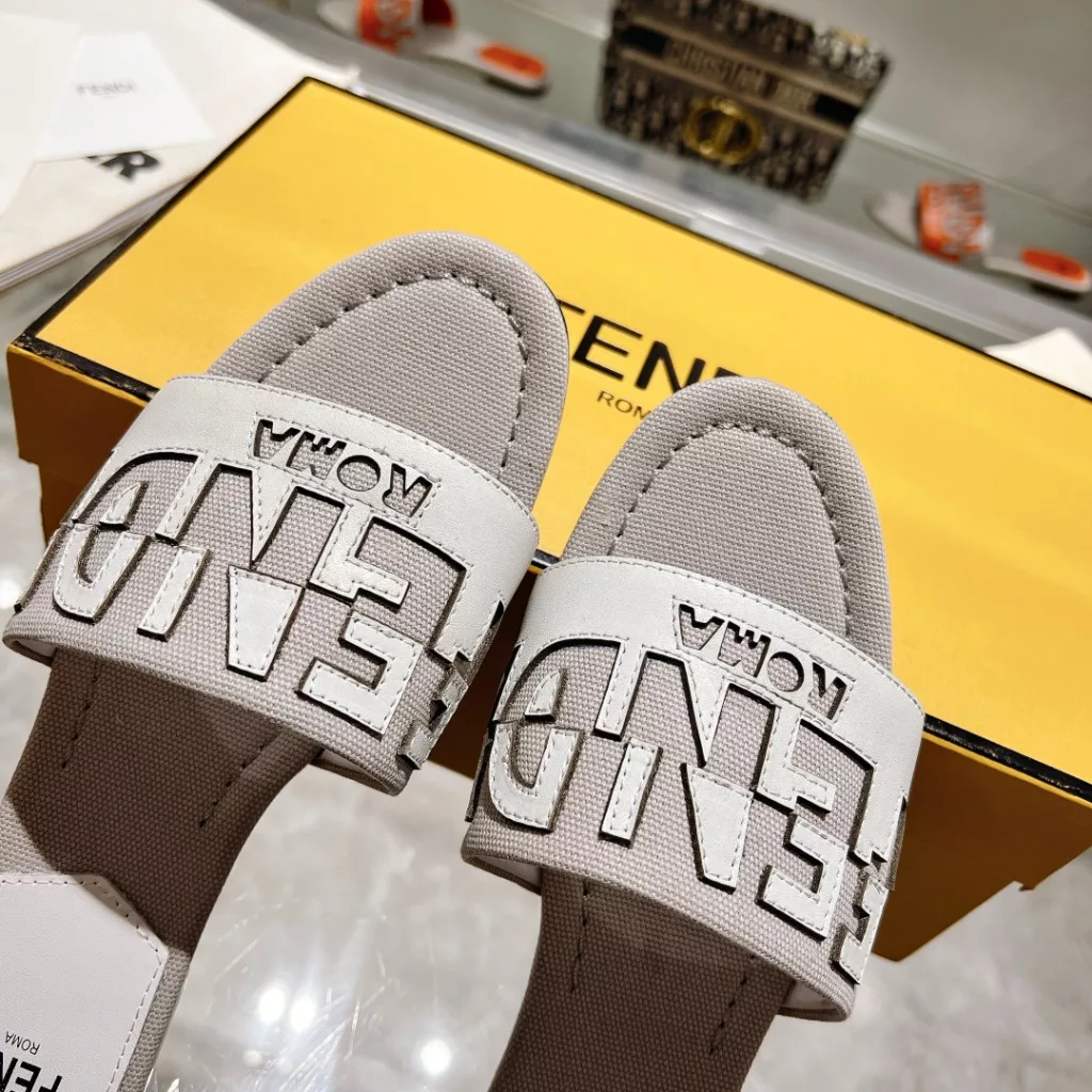 FENDI Signature Sandals 23 spring and summer new color scheme renewal environmental concept more use of woven materials textile fabric sheepskin inside