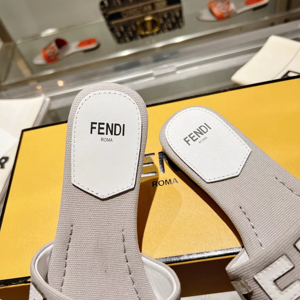 FENDI Signature Sandals 23 spring and summer new color scheme renewal environmental concept more use of woven materials textile fabric sheepskin inside