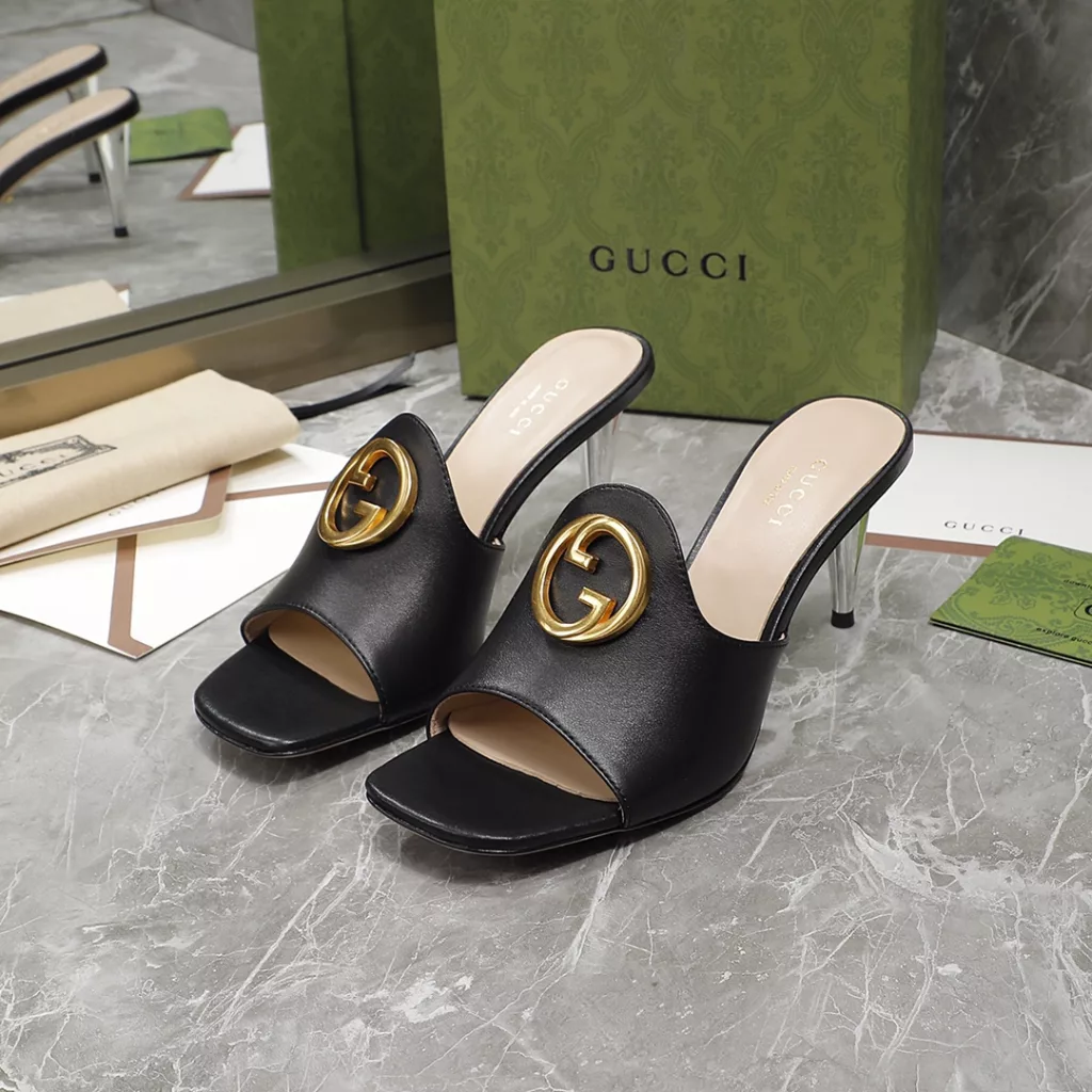 Every detail of GUCCI 2023's new conical and circular interlocking double G high heel top has been carefully crafted<br>Material: cowhide<br>Lining/Padding: high-end custom sheepskin<br>Heel height :6.5cm/9.5cm<br>Outsole: Italian dermal sole<br>Yardage :35-42(41,42 yards custom)