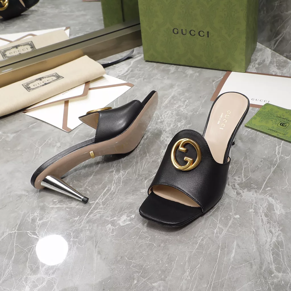 Every detail of GUCCI 2023's new conical and circular interlocking double G high heel top has been carefully crafted<br>Material: cowhide<br>Lining/Padding: high-end custom sheepskin<br>Heel height :6.5cm/9.5cm<br>Outsole: Italian dermal sole<br>Yardage :35-42(41,42 yards custom)