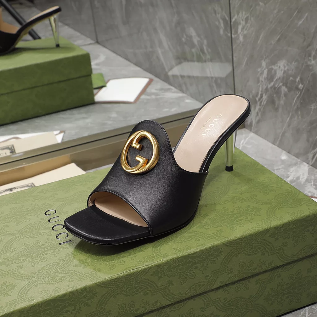 Every detail of GUCCI 2023's new conical and circular interlocking double G high heel top has been carefully crafted<br>Material: cowhide<br>Lining/Padding: high-end custom sheepskin<br>Heel height :6.5cm/9.5cm<br>Outsole: Italian dermal sole<br>Yardage :35-42(41,42 yards custom)