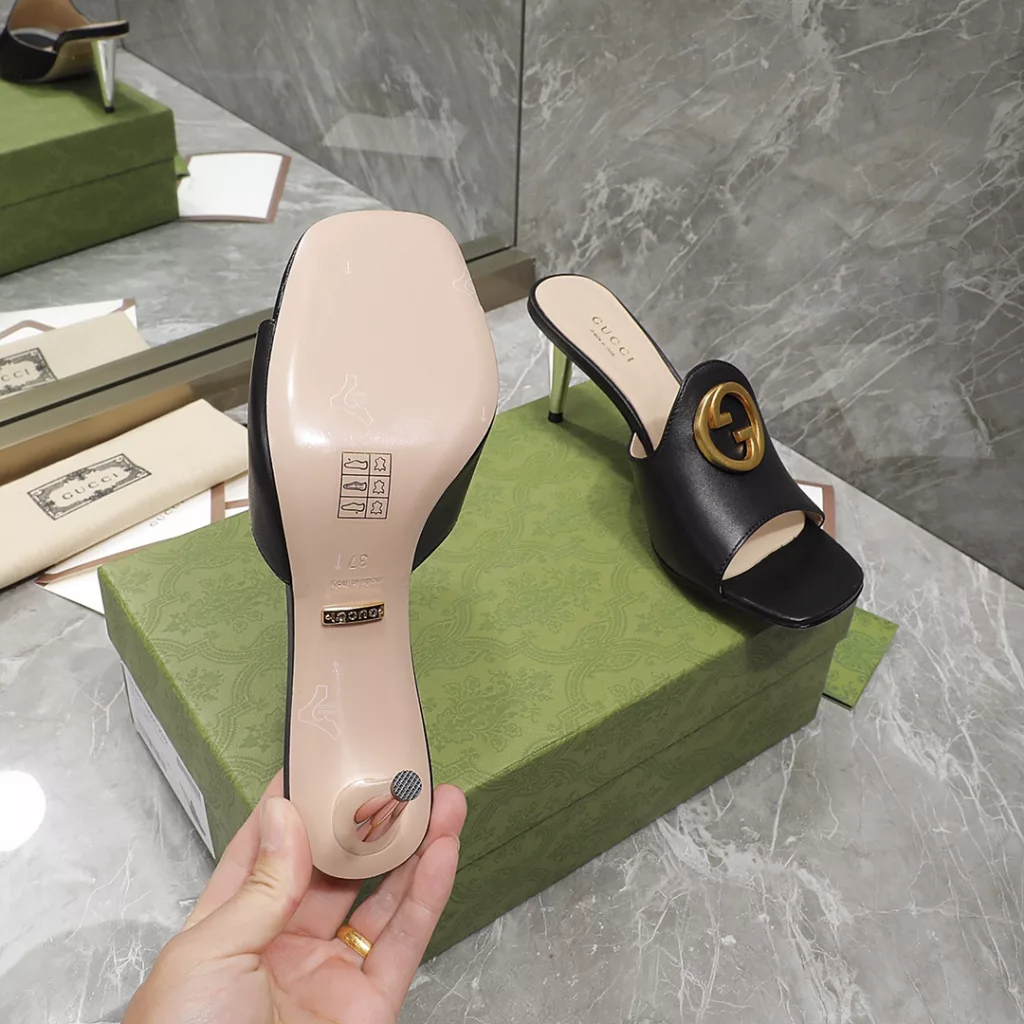 Every detail of GUCCI 2023's new conical and circular interlocking double G high heel top has been carefully crafted<br>Material: cowhide<br>Lining/Padding: high-end custom sheepskin<br>Heel height :6.5cm/9.5cm<br>Outsole: Italian dermal sole<br>Yardage :35-42(41,42 yards custom)