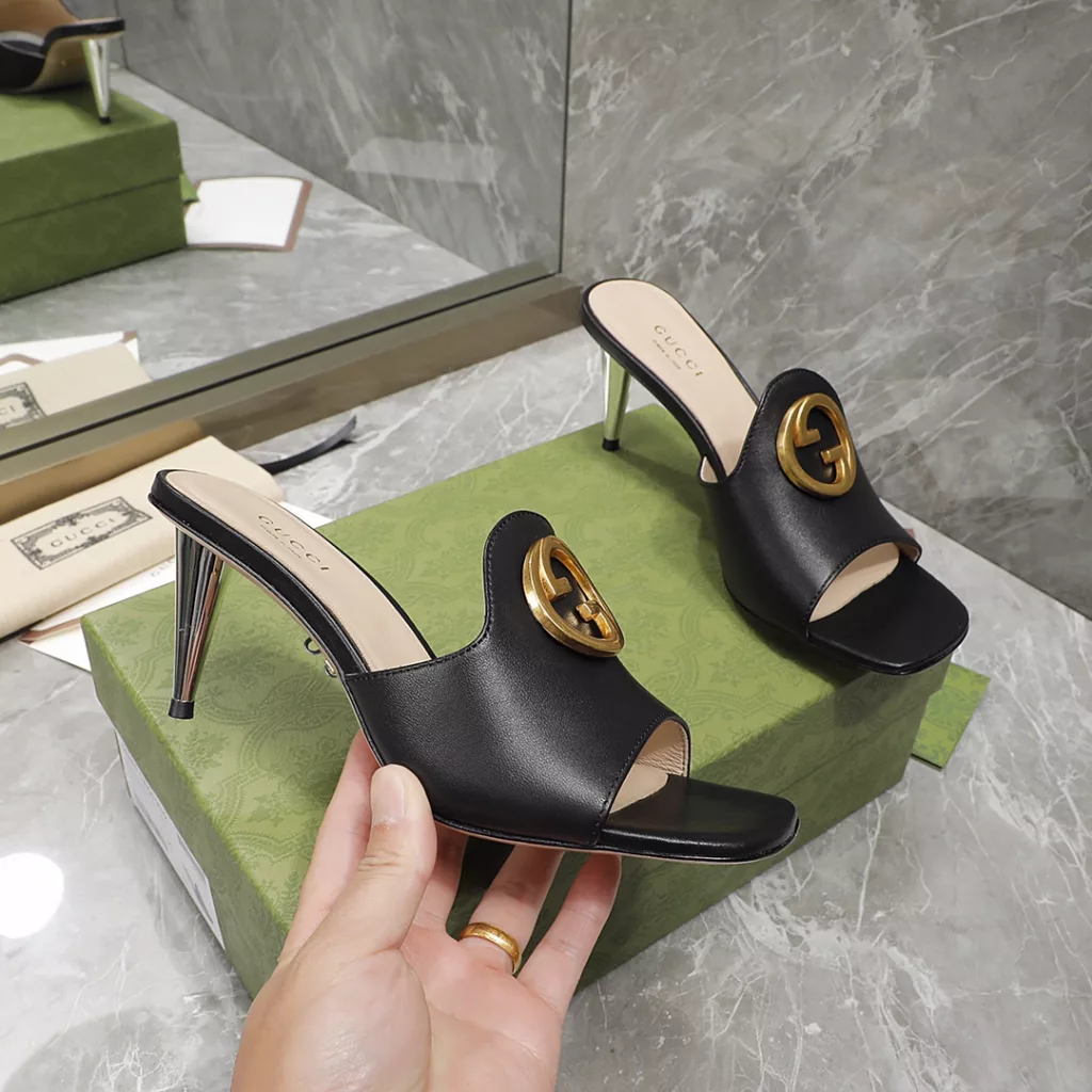 Every detail of GUCCI 2023's new conical and circular interlocking double G high heel top has been carefully crafted<br>Material: cowhide<br>Lining/Padding: high-end custom sheepskin<br>Heel height :6.5cm/9.5cm<br>Outsole: Italian dermal sole<br>Yardage :35-42(41,42 yards custom)