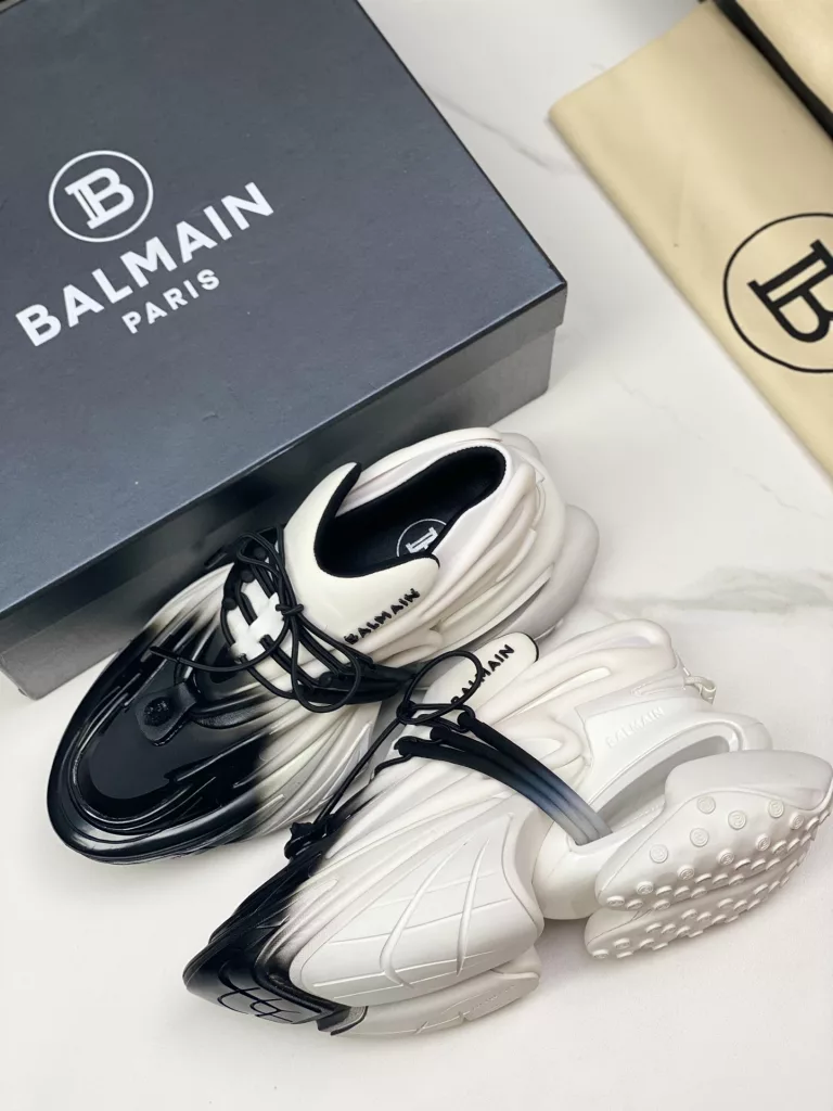 🔥BaLmain new 🪐 spaceship 🔥pure original version sneakers strong shipments heavy build All accessories are through the custom production of authentic cut pieces correct font electric embroidery thickness, location, size correct side TPU breathable holes match the Italian production of the original version , TPU soft sole original consistent 