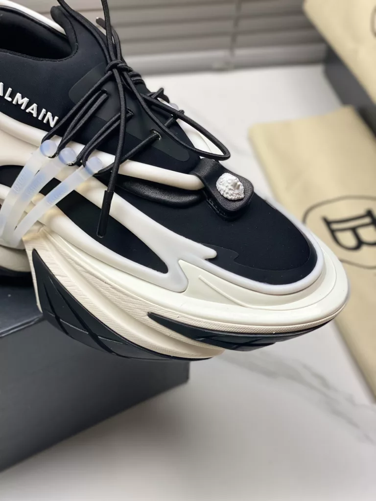 🔥BaLmain new 🪐 spaceship 🔥pure original version sneakers strong shipments heavy build All accessories are through the custom production of authentic cut pieces correct font electric embroidery thickness, location, size correct side TPU breathable holes match the Italian production of the original version , TPU soft sole original consistent 