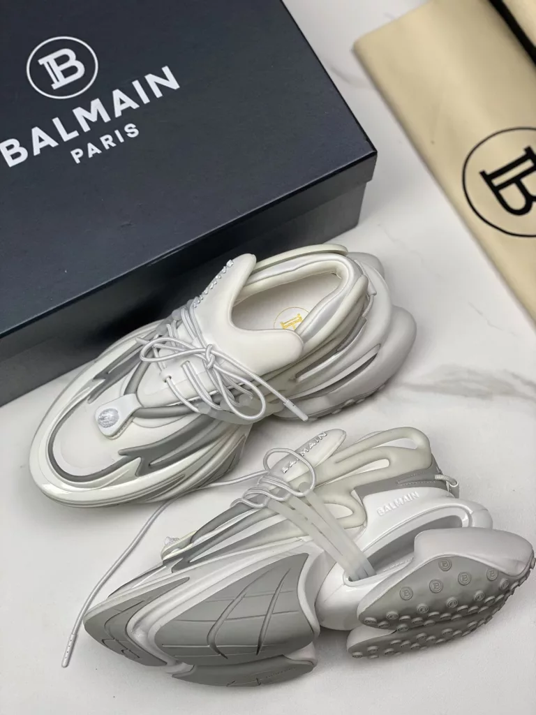 🔥BaLmain new 🪐 spaceship 🔥pure original version sneakers strong shipments heavy build All accessories are through the custom production of authentic cut pieces correct font electric embroidery thickness, location, size correct side TPU breathable holes match the Italian production of the original version , TPU soft sole original consistent 