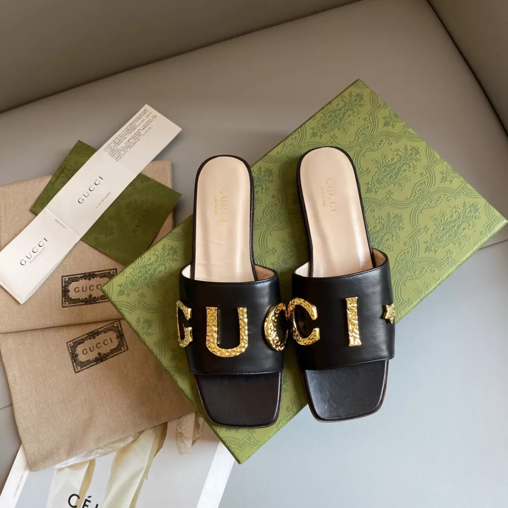 Gucci new metallic alphabet logo slippers<br>Top quality uppers imported calfskin, mixed sheep skin, the original custom hardware, imported leather outsole<br>Size: 35-39