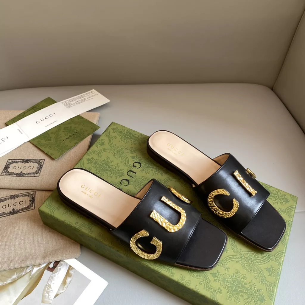 Gucci new metallic alphabet logo slippers<br>Top quality uppers imported calfskin, mixed sheep skin, the original custom hardware, imported leather outsole<br>Size: 35-39