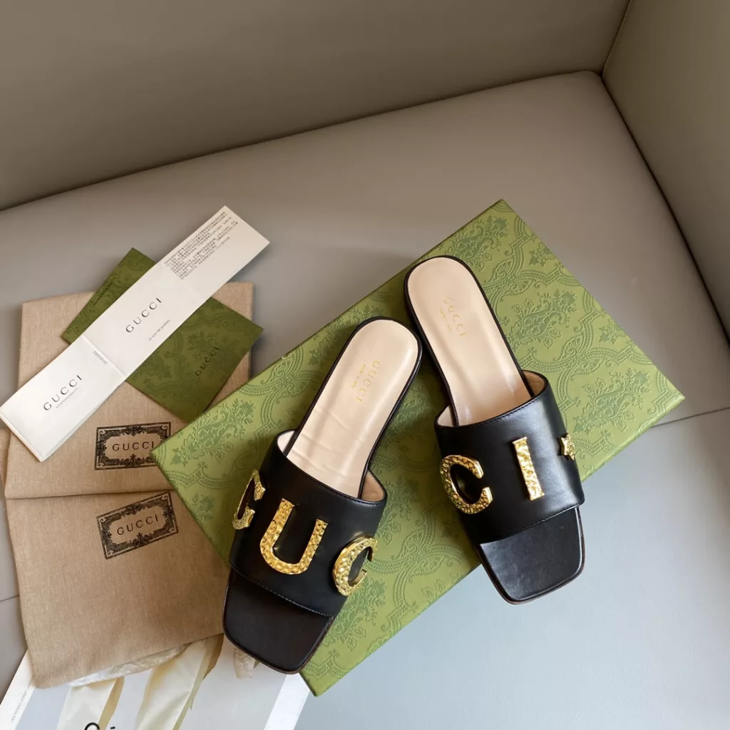 Gucci new metallic alphabet logo slippers<br>Top quality uppers imported calfskin, mixed sheep skin, the original custom hardware, imported leather outsole<br>Size: 35-39