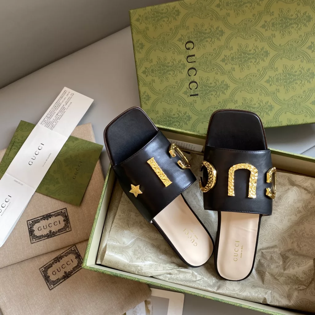 Gucci new metallic alphabet logo slippers<br>Top quality uppers imported calfskin, mixed sheep skin, the original custom hardware, imported leather outsole<br>Size: 35-39