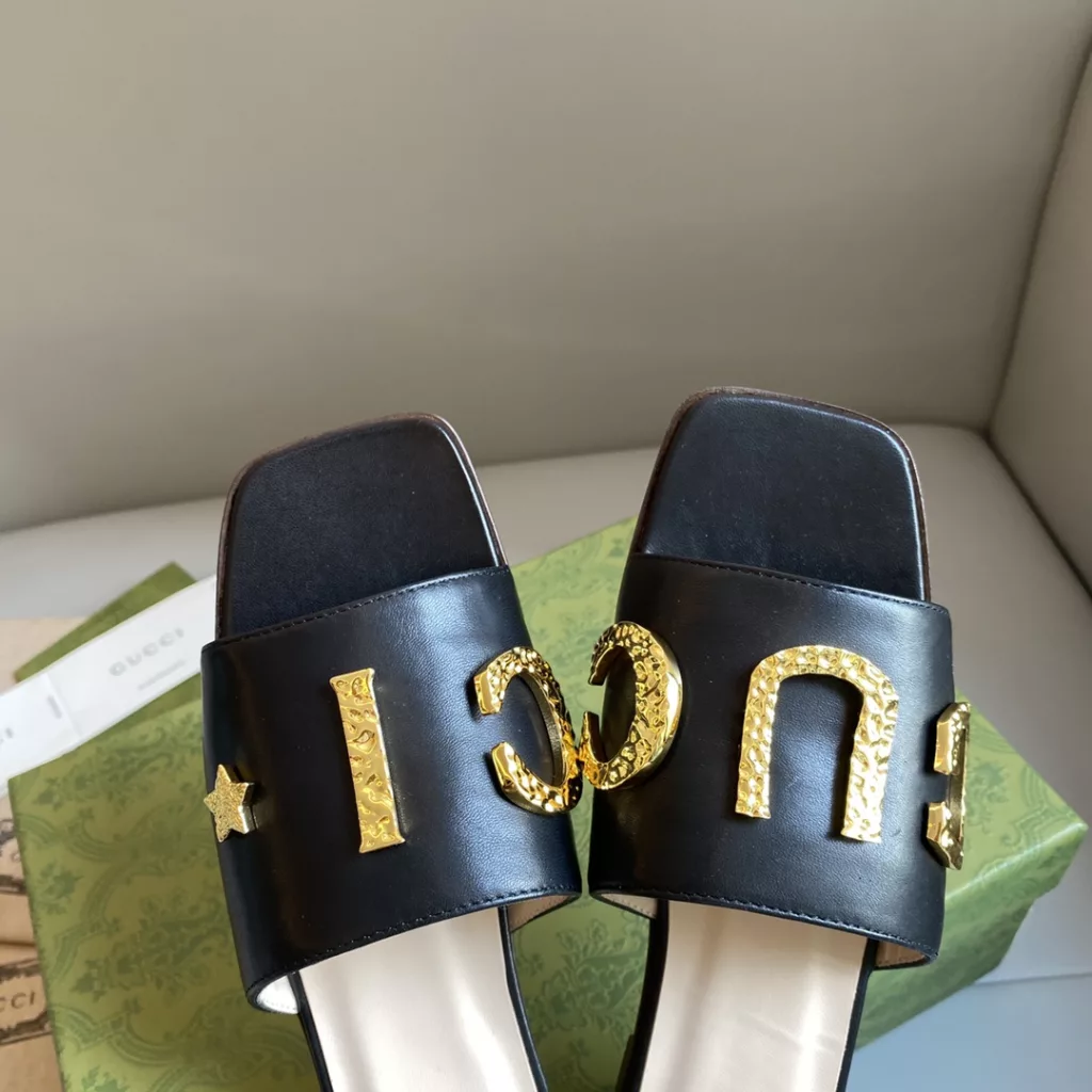 Gucci new metallic alphabet logo slippers<br>Top quality uppers imported calfskin, mixed sheep skin, the original custom hardware, imported leather outsole<br>Size: 35-39