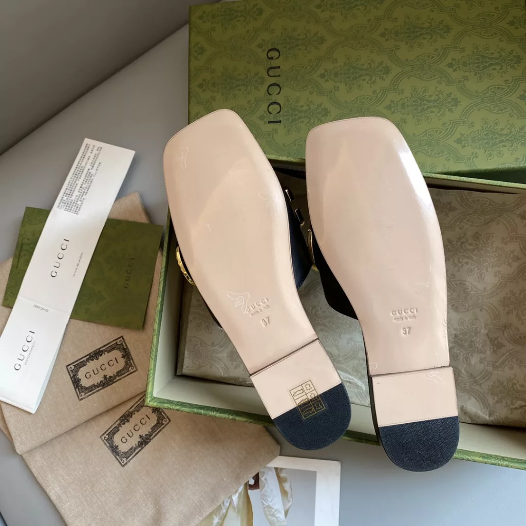 Gucci new metallic alphabet logo slippers<br>Top quality uppers imported calfskin, mixed sheep skin, the original custom hardware, imported leather outsole<br>Size: 35-39