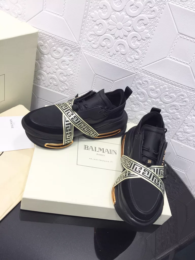 Balmain 20ss fall and winter the latest models of the runway models of old man shoes! Brand Balmain 𝘽𝙖𝙡𝙢𝙖𝙞𝙣 by French fashion designer 𝙥𝙞𝙞 𝙚𝙧𝙧𝙚 𝘽𝙖𝙡𝙢𝙖𝙞 𝙣𝙣 (Pierre. The old couture house founded in 1945 by Mr. (Pierre Balmain), together with 𝘿𝙞𝙤𝙧, 𝘽𝙖𝙡𝙚 𝙣𝙘𝙞𝙖𝙖𝙜𝙖 tied to become the triumvirate of custom fashion after World War II  This model uses pure handmade finely crafted distinctive fashion elements 𝙖𝙡𝙢𝙖𝙞𝙣 beauty shoes!