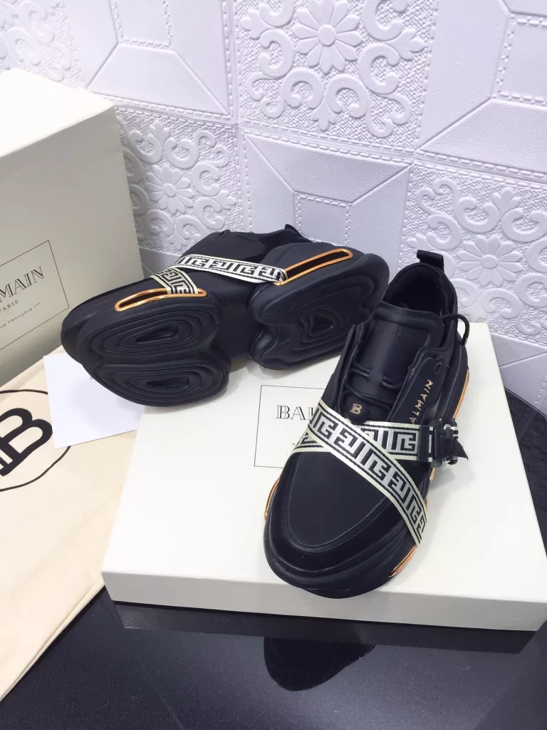 Balmain 20ss fall and winter the latest models of the runway models of old man shoes! Brand Balmain 𝘽𝙖𝙡𝙢𝙖𝙞𝙣 by French fashion designer 𝙥𝙞𝙞 𝙚𝙧𝙧𝙚 𝘽𝙖𝙡𝙢𝙖𝙞 𝙣𝙣 (Pierre. The old couture house founded in 1945 by Mr. (Pierre Balmain), together with 𝘿𝙞𝙤𝙧, 𝘽𝙖𝙡𝙚 𝙣𝙘𝙞𝙖𝙖𝙜𝙖 tied to become the triumvirate of custom fashion after World War II  This model uses pure handmade finely crafted distinctive fashion elements 𝙖𝙡𝙢𝙖𝙞𝙣 beauty shoes!