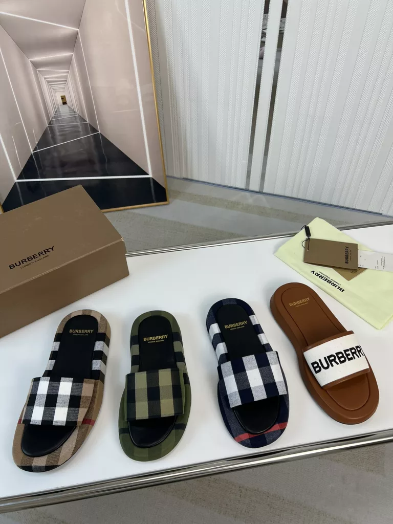 🔥 Burberry. Official website 1:1 couples explosive hot 👩‍❤️‍👨 TB LOGO exclusive label pattern, classic hemp woven shoes, using flexible sheepskin material, TB decorative exclusive logo pattern.<br>Upper: 100% original fabric<br>Lining: 100% sheepskin<br>Sole: 100% rubber / PU<br>SIZE : 35-46 (45.46 non-refundable)