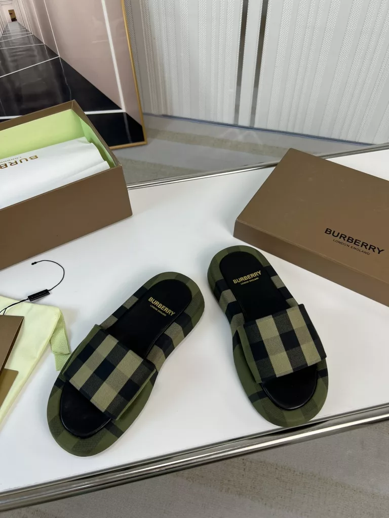 🔥 Burberry. Official website 1:1 couples explosive hot 👩‍❤️‍👨 TB LOGO exclusive label pattern, classic hemp woven shoes, using flexible sheepskin material, TB decorative exclusive logo pattern.<br>Upper: 100% original fabric<br>Lining: 100% sheepskin<br>Sole: 100% rubber / PU<br>SIZE : 35-46 (45.46 non-refundable)