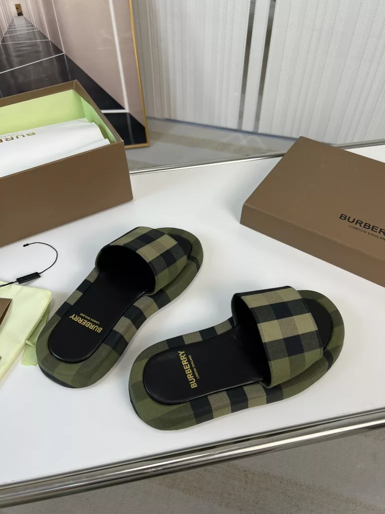 🔥 Burberry. Official website 1:1 couples explosive hot 👩‍❤️‍👨 TB LOGO exclusive label pattern, classic hemp woven shoes, using flexible sheepskin material, TB decorative exclusive logo pattern.<br>Upper: 100% original fabric<br>Lining: 100% sheepskin<br>Sole: 100% rubber / PU<br>SIZE : 35-46 (45.46 non-refundable)