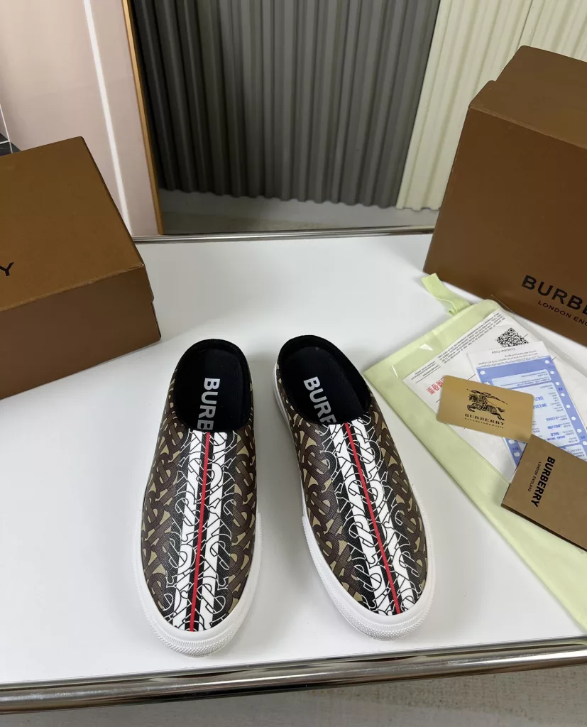 🔥 Burberry. Official website 1:1 couples explosive hot 👩‍❤️‍👨 TB LOGO exclusive label pattern, classic hemp woven shoes, using flexible sheepskin material, TB decorative exclusive logo pattern.<br>Upper: 100% original fabric<br>Lining: 100% sheepskin<br>Sole: 100% rubber / PU<br>SIZE : 35-46 (45.46 non-refundable)