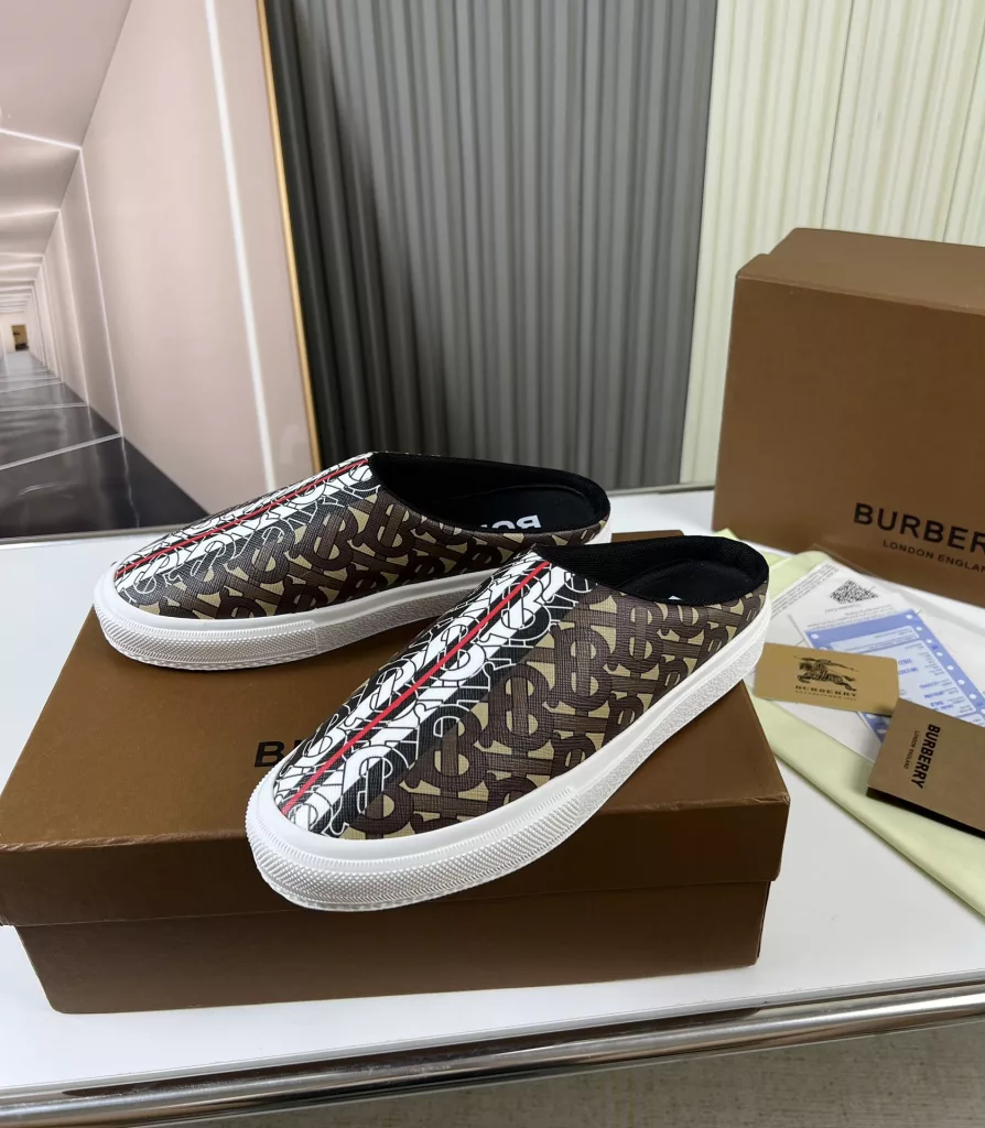 🔥 Burberry. Official website 1:1 couples explosive hot 👩‍❤️‍👨 TB LOGO exclusive label pattern, classic hemp woven shoes, using flexible sheepskin material, TB decorative exclusive logo pattern.<br>Upper: 100% original fabric<br>Lining: 100% sheepskin<br>Sole: 100% rubber / PU<br>SIZE : 35-46 (45.46 non-refundable)