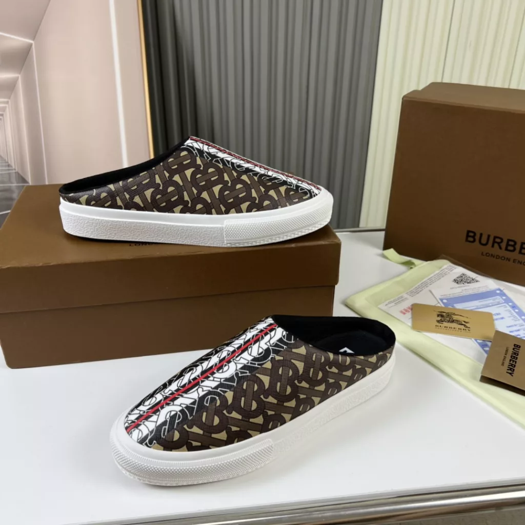 🔥 Burberry. Official website 1:1 couples explosive hot 👩‍❤️‍👨 TB LOGO exclusive label pattern, classic hemp woven shoes, using flexible sheepskin material, TB decorative exclusive logo pattern.<br>Upper: 100% original fabric<br>Lining: 100% sheepskin<br>Sole: 100% rubber / PU<br>SIZE : 35-46 (45.46 non-refundable)