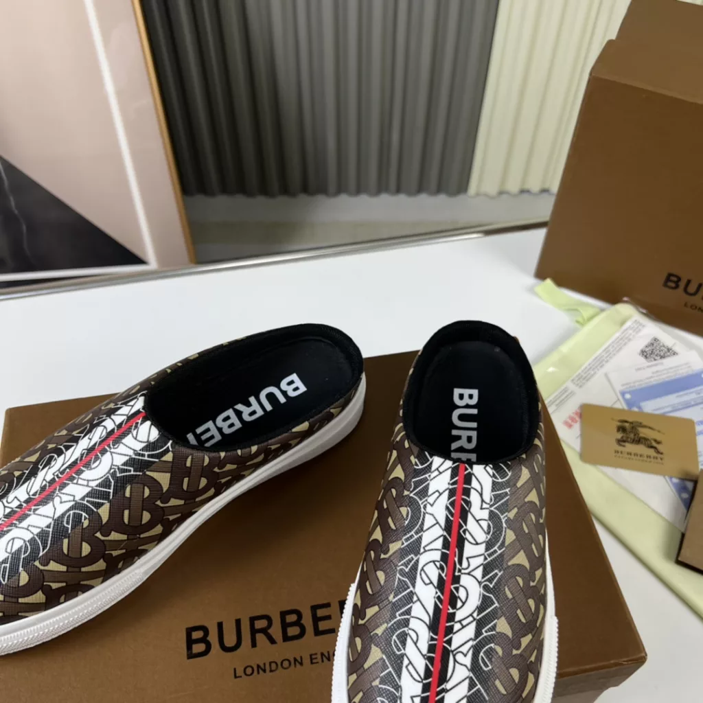 🔥 Burberry. Official website 1:1 couples explosive hot 👩‍❤️‍👨 TB LOGO exclusive label pattern, classic hemp woven shoes, using flexible sheepskin material, TB decorative exclusive logo pattern.<br>Upper: 100% original fabric<br>Lining: 100% sheepskin<br>Sole: 100% rubber / PU<br>SIZE : 35-46 (45.46 non-refundable)