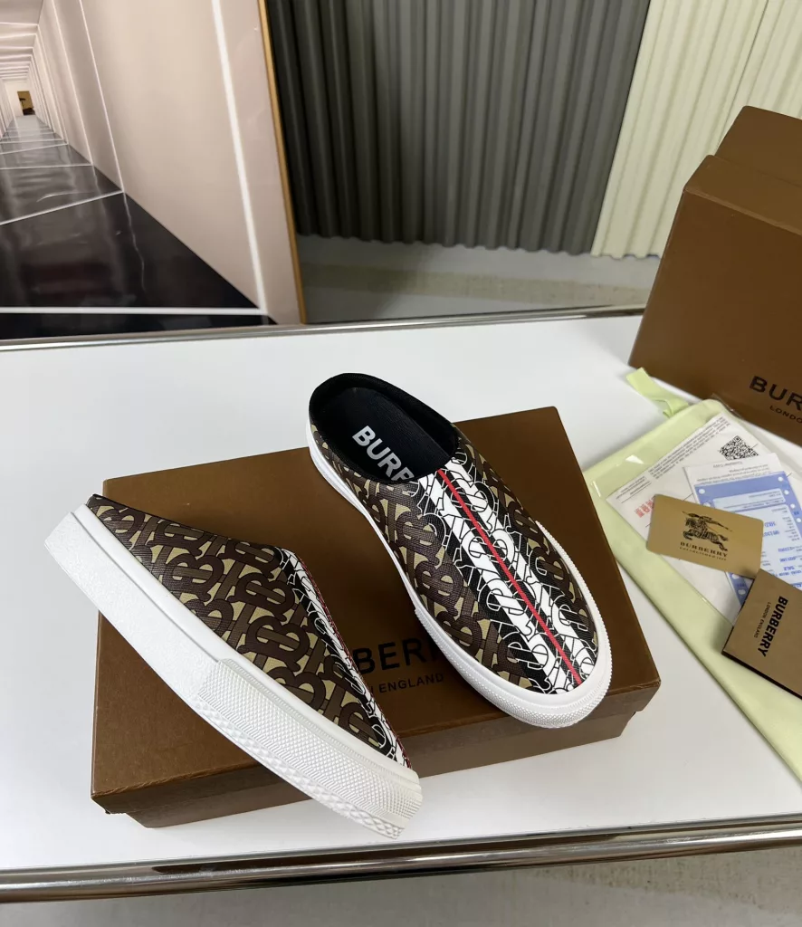 🔥 Burberry. Official website 1:1 couples explosive hot 👩‍❤️‍👨 TB LOGO exclusive label pattern, classic hemp woven shoes, using flexible sheepskin material, TB decorative exclusive logo pattern.<br>Upper: 100% original fabric<br>Lining: 100% sheepskin<br>Sole: 100% rubber / PU<br>SIZE : 35-46 (45.46 non-refundable)