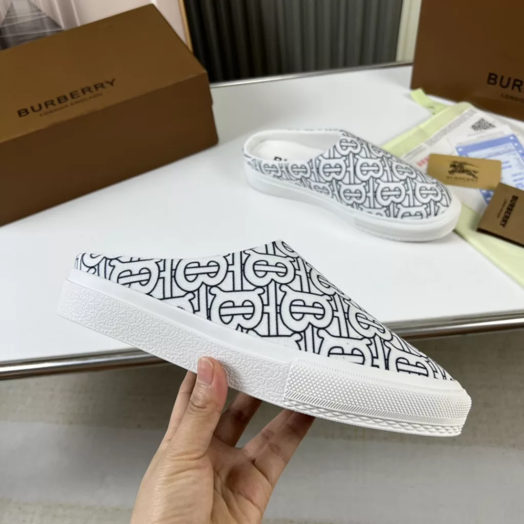 🔥 Burberry. Official website 1:1 couples explosive hot 👩‍❤️‍👨 TB LOGO exclusive label pattern, classic hemp woven shoes, using flexible sheepskin material, TB decorative exclusive logo pattern.<br>Upper: 100% original fabric<br>Lining: 100% sheepskin<br>Sole: 100% rubber / PU<br>SIZE : 35-46 (45.46 non-refundable)