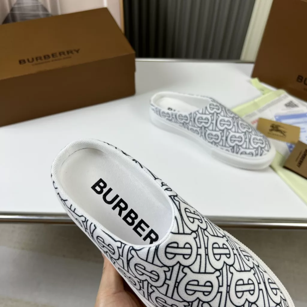 🔥 Burberry. Official website 1:1 couples explosive hot 👩‍❤️‍👨 TB LOGO exclusive label pattern, classic hemp woven shoes, using flexible sheepskin material, TB decorative exclusive logo pattern.<br>Upper: 100% original fabric<br>Lining: 100% sheepskin<br>Sole: 100% rubber / PU<br>SIZE : 35-46 (45.46 non-refundable)