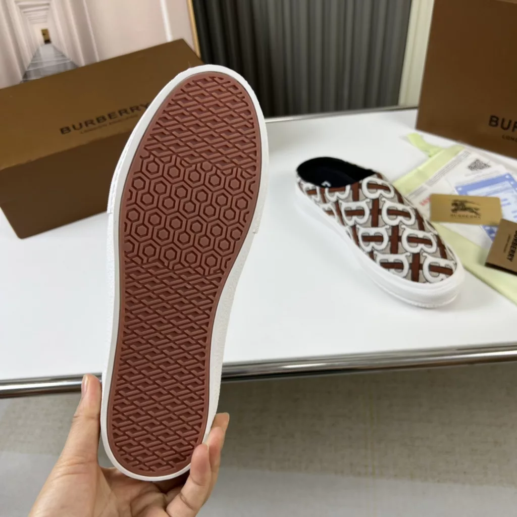 🔥 Burberry. Official website 1:1 couples explosive hot 👩‍❤️‍👨 TB LOGO exclusive label pattern, classic hemp woven shoes, using flexible sheepskin material, TB decorative exclusive logo pattern.<br>Upper: 100% original fabric<br>Lining: 100% sheepskin<br>Sole: 100% rubber / PU<br>SIZE : 35-46 (45.46 non-refundable)