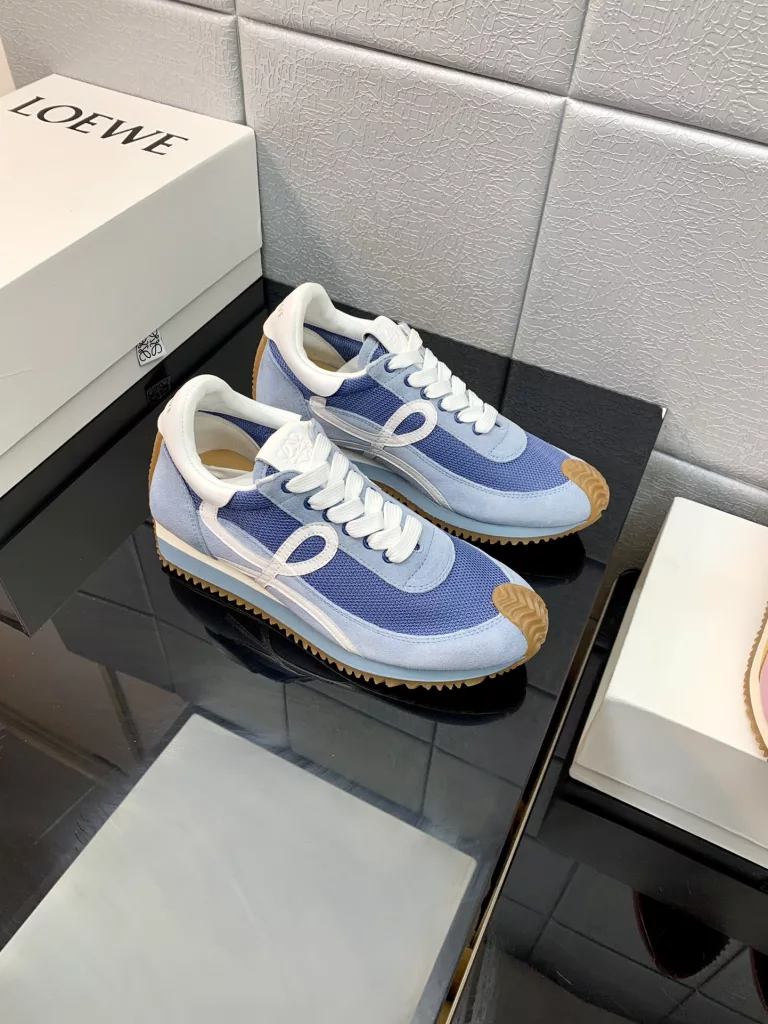 LOEWE Loewe Agam shoes 2021 early spring new casual sports shoes men and women code couple models<br>Material: suede cowhide + parachute waterproof cloth + first layer of cowhide<br>Lining: cowhide + cowhide cushion foot<br>Size: 35-44<br>Full set of packaging, counter the latest high-end flip-flop magnet box