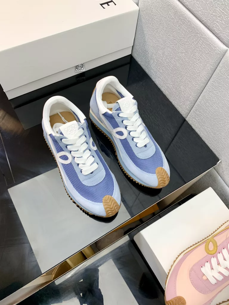 LOEWE Loewe Agam shoes 2021 early spring new casual sports shoes men and women code couple models<br>Material: suede cowhide + parachute waterproof cloth + first layer of cowhide<br>Lining: cowhide + cowhide cushion foot<br>Size: 35-44<br>Full set of packaging, counter the latest high-end flip-flop magnet box