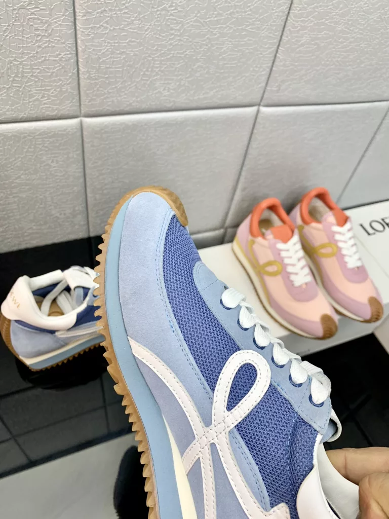 LOEWE Loewe Agam shoes 2021 early spring new casual sports shoes men and women code couple models<br>Material: suede cowhide + parachute waterproof cloth + first layer of cowhide<br>Lining: cowhide + cowhide cushion foot<br>Size: 35-44<br>Full set of packaging, counter the latest high-end flip-flop magnet box