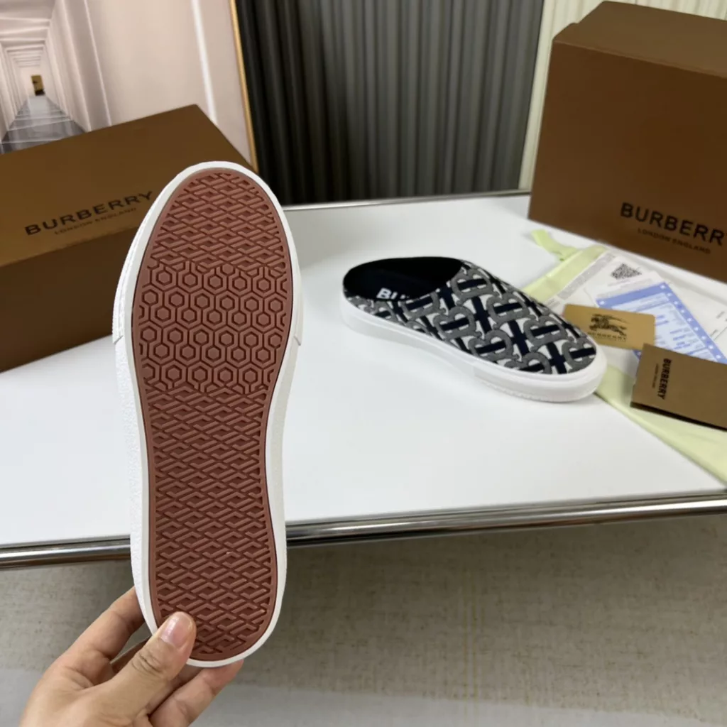 🔥 Burberry. Official website 1:1 couples explosive hot 👩‍❤️‍👨 TB LOGO exclusive label pattern, classic hemp woven shoes, using flexible sheepskin material, TB decorative exclusive logo pattern.<br>Upper: 100% original fabric<br>Lining: 100% sheepskin<br>Sole: 100% rubber / PU<br>SIZE : 35-46 (45.46 non-refundable)