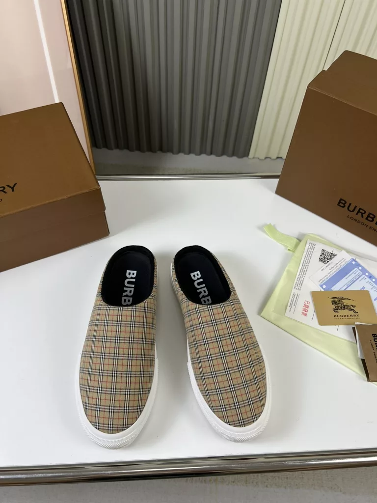 🔥 Burberry. Official website 1:1 couples explosive hot 👩‍❤️‍👨 TB LOGO exclusive label pattern, classic hemp woven shoes, using flexible sheepskin material, TB decorative exclusive logo pattern.<br>Upper: 100% original fabric<br>Lining: 100% sheepskin<br>Sole: 100% rubber / PU<br>SIZE : 35-46 (45.46 non-refundable)