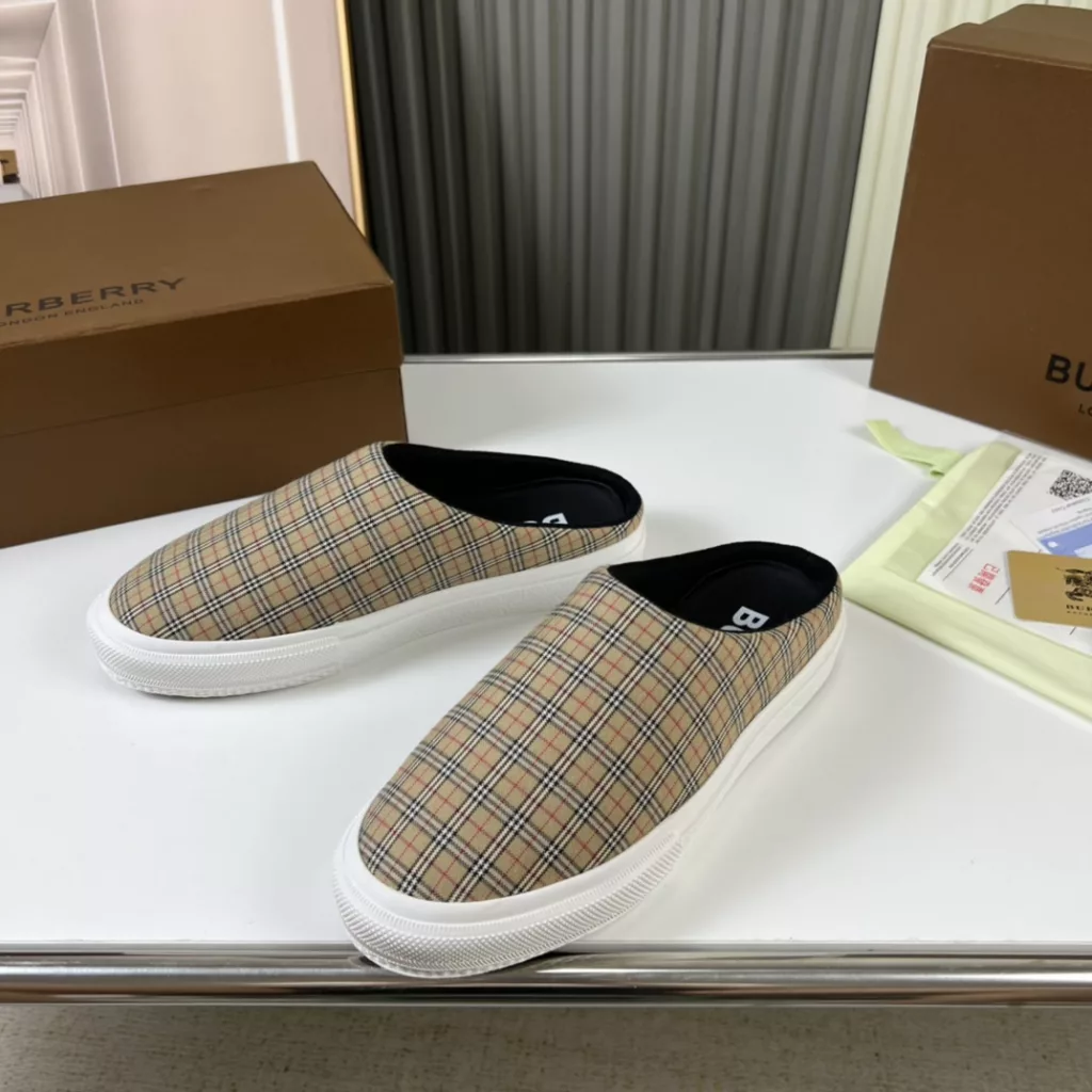 🔥 Burberry. Official website 1:1 couples explosive hot 👩‍❤️‍👨 TB LOGO exclusive label pattern, classic hemp woven shoes, using flexible sheepskin material, TB decorative exclusive logo pattern.<br>Upper: 100% original fabric<br>Lining: 100% sheepskin<br>Sole: 100% rubber / PU<br>SIZE : 35-46 (45.46 non-refundable)