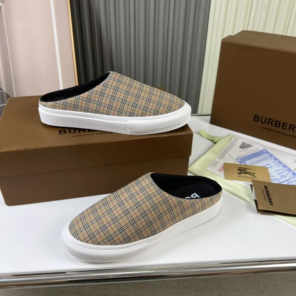 🔥 Burberry. Official website 1:1 couples explosive hot 👩‍❤️‍👨 TB LOGO exclusive label pattern, classic hemp woven shoes, using flexible sheepskin material, TB decorative exclusive logo pattern.<br>Upper: 100% original fabric<br>Lining: 100% sheepskin<br>Sole: 100% rubber / PU<br>SIZE : 35-46 (45.46 non-refundable)