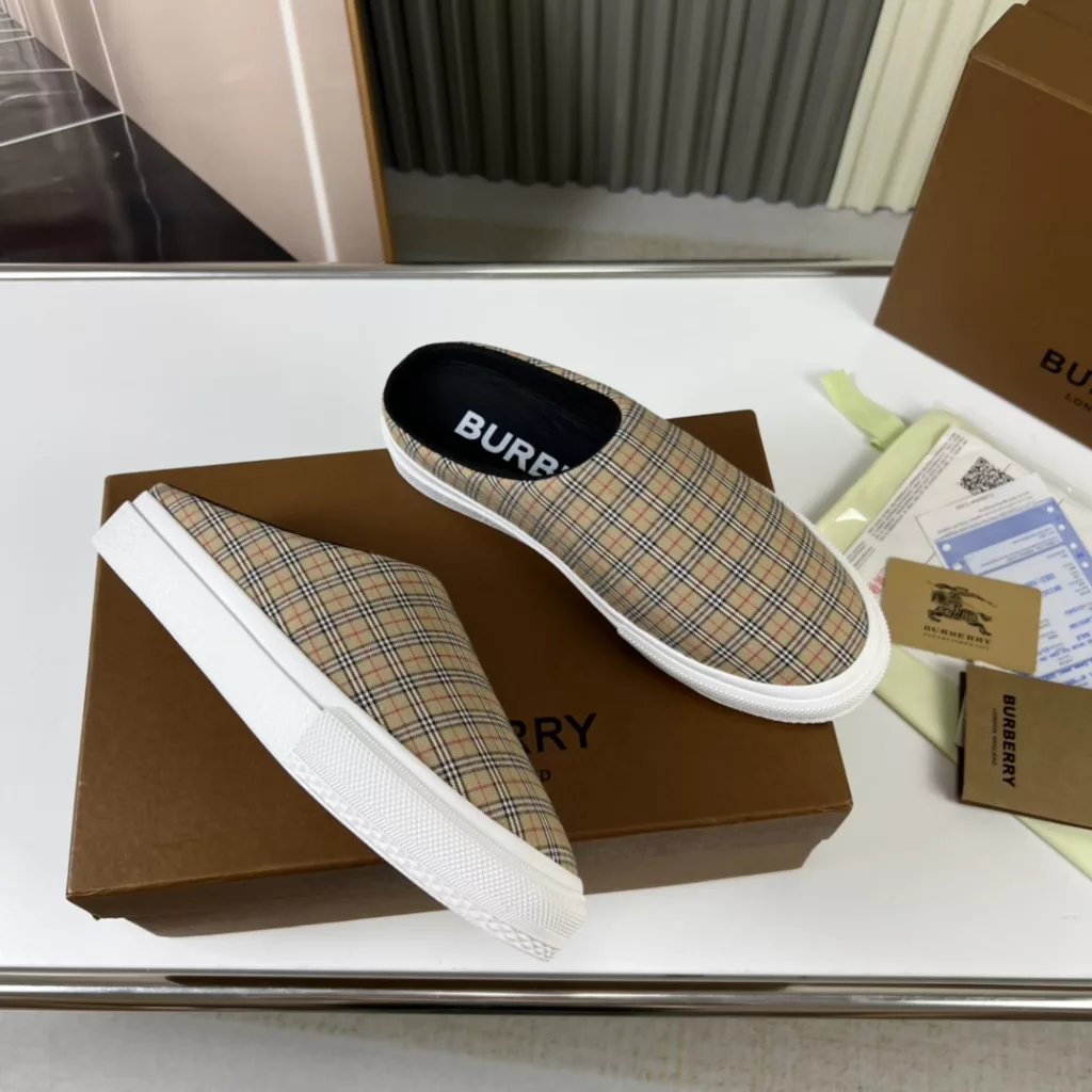 🔥 Burberry. Official website 1:1 couples explosive hot 👩‍❤️‍👨 TB LOGO exclusive label pattern, classic hemp woven shoes, using flexible sheepskin material, TB decorative exclusive logo pattern.<br>Upper: 100% original fabric<br>Lining: 100% sheepskin<br>Sole: 100% rubber / PU<br>SIZE : 35-46 (45.46 non-refundable)