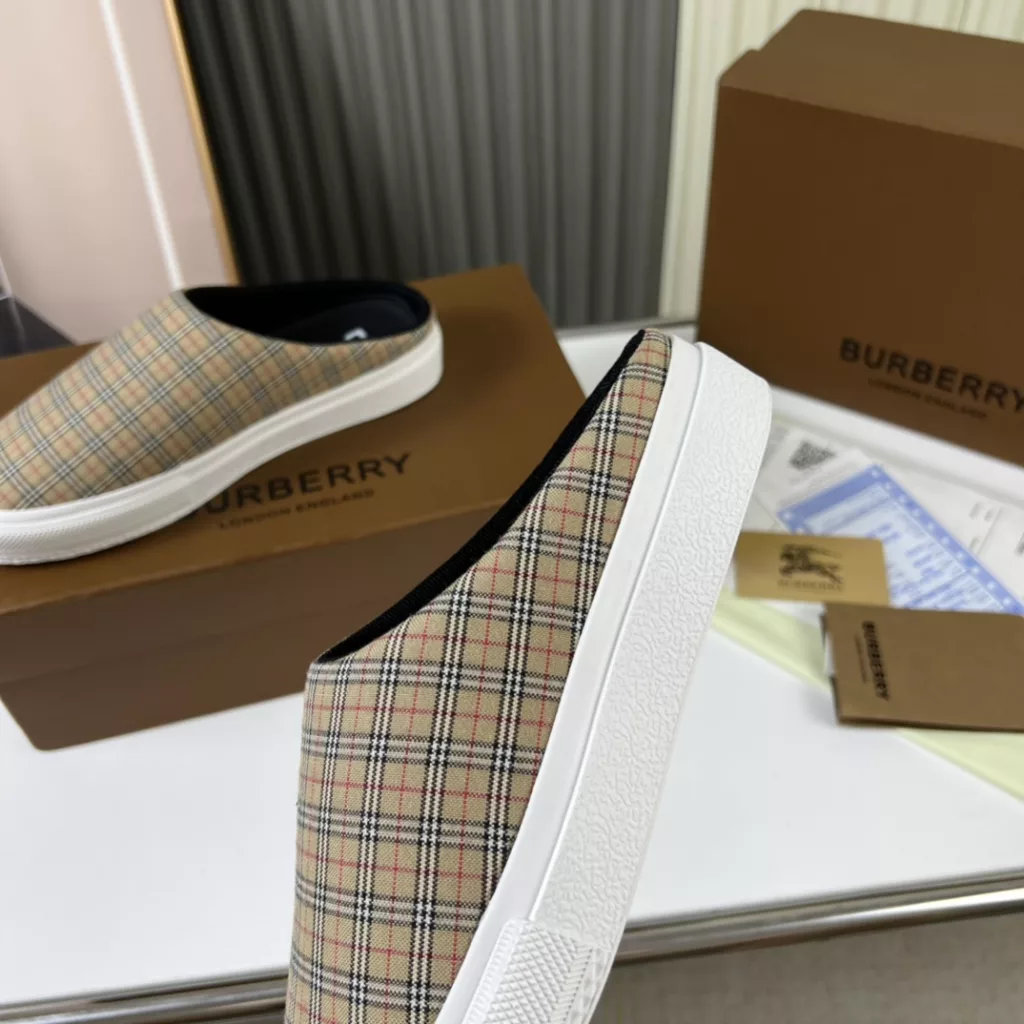 🔥 Burberry. Official website 1:1 couples explosive hot 👩‍❤️‍👨 TB LOGO exclusive label pattern, classic hemp woven shoes, using flexible sheepskin material, TB decorative exclusive logo pattern.<br>Upper: 100% original fabric<br>Lining: 100% sheepskin<br>Sole: 100% rubber / PU<br>SIZE : 35-46 (45.46 non-refundable)